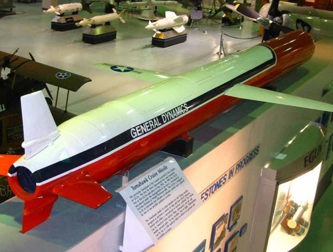 Không bay theo đường thẳng mà có khả năng di chuyển linh hoạt qua những “điểm mù” của radar phòng không đối phương giúp khả năng sống sót của Tomahawk rất cao.