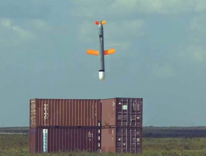 Điều đặc biệt là tên lửa hành trình Tomahawk vẫn có thể thay đổi mục tiêu ngay cả khi đang di chuyển.