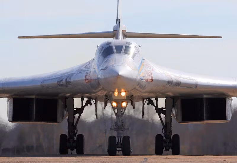 Tu-160M chủ yếu nâng cấp về động cơ, hệ thống điện tử hàng không kỹ thuật số, hệ thống dẫn đường toàn cầu có độ chính xác cao, thế hệ vô tuyến quân sự bảo mật thế hệ mới, thiết bị chống nhiễu điện tử…giúp cải thiện đáng kể khả năng thông tin, tình báo, tác chiến điện tử và khả năng thâm nhập vào không phận phòng không dày đặc của đối phương.