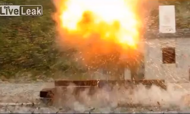 Tại các cuộc thử nghiệm, khi nổ lựu đạn ở độ cao 1,5 m, có 98% mảnh văng nằm trong vùng sát thương hình nón chụp xuống dưới có bán kính 5 m, và chỉ có 2% mảnh văng bay sang các hướng khác (không xa hơn 10 m).