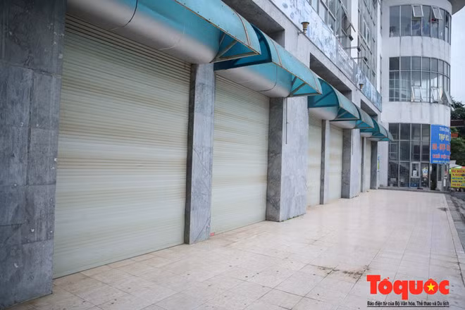 Đây là trung tâm thương mại, mua sắm lớn bậc nhất của tỉnh Lạng Sơn, với thiết kế gồm khu nhà liên hợp ba tầng lầu, diện tích 8.000m2, 10 cầu thang máy và 10 cầu thang bộ, các công trình phụ trợ xung quanh có thể đáp ứng khoảng hơn 900 ki-ốt kinh doanh.