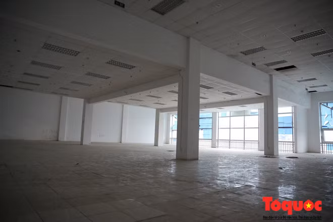 Hai phòng lớn nhất trên tầng 3 có diện tích lên đến 500m2 bị bỏ không một cách lãng phí.