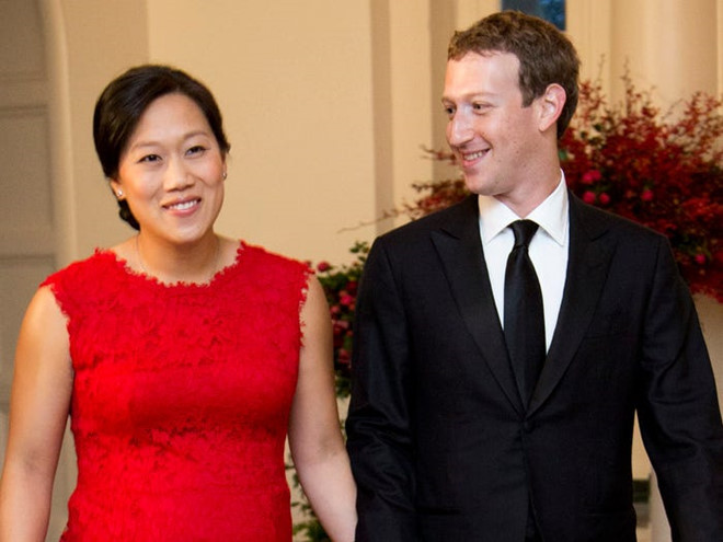 Mark Zuckerberg và Priscilla Chan: Ông chủ Facebook đã gặp vợ mình lần đầu vào năm 2003, khi họ còn là sinh viên Đại học Harvard. Cặp đôi kết hôn vào năm 2012 và hiện cùng quản lý quỹ từ thiện Chan Zuckerberg Initiative. Ảnh: AP.
