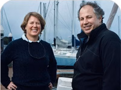Diane Greene và Mendel Rosenblum: Cặp đôi này là những người đồng sáng lập phần mềm điện toán đám mây VMware vào năm 1998. Họ cũng cùng nhau thành lập công ty Bebop, đã được Google mua lại vào năm 2015. Diane Greene hiện nằm trong ban giám đốc Alphabet - công ty mẹ của Google. Ảnh: University of Virginia.
