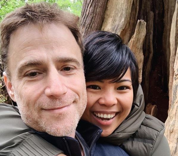 Steward Butterfield và Jen Rubio: Butterfield (trái) là nhà đồng sáng lập kiêm CEO của công ty công nghệ Slack. Rubio là đồng sáng lập của Away, một startup được định giá 1,4 tỷ USD. Mối quan hệ của 2 người đã có từ rất lâu, nhưng chỉ thực sự được truyền thông chú ý vào tháng 5/2019. Ảnh: Jen Rubio.