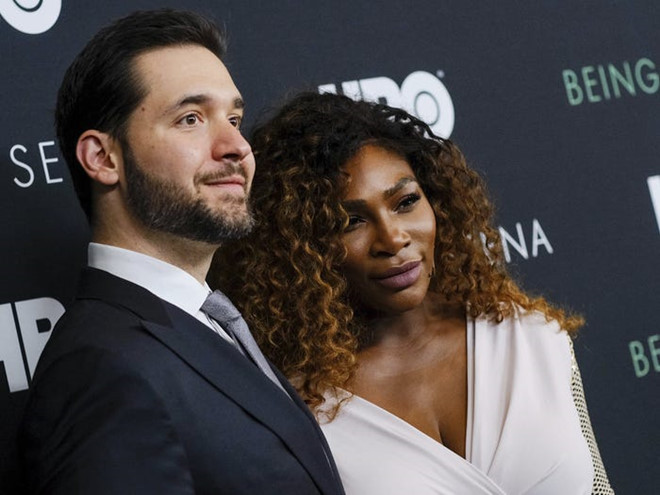 Alexis Ohanian và Serena Williams: Ohanian là nhà đồng sáng lập mạng xã hội Reddit và đồng sáng lập quỹ đầu tư mạo hiểm Initialized Capital. Anh hẹn hò với Serena Williams - một trong những tay vợt giành hàng đầu thế giới - vào năm 2015 và kết hôn trong năm 2017. Ảnh: AP.