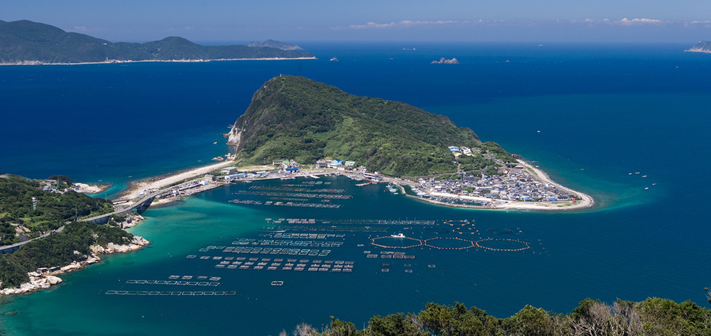 Ngay từ thời xa xưa, phụ nữ bị cấm đặt chân lên đảo Okinoshima. Không ai biết vì sao luật cấm này ra đời.