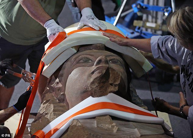 Hàng ngàn cổ vật quan trọng này giúp giới chuyên gia giải mã cuộc sống của nhà vua Ai Cập thời cổ đại cũng như phong tục chôn cất.