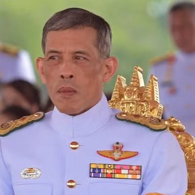 Công nương Soamsawali không chấp nhận ly hôn trong suốt nhiều năm. Thế nhưng, Hoàng Thái tử Vajiralongkorn đệ đơn ly dị lên Tòa án Gia đình vào năm 1993 với cáo buộc vợ là người chịu trách nhiệm hoàn toàn về cuộc hôn nhân đổ vỡ.