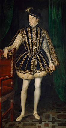Là con trai thứ hai của Vua Henry II, Charles IX lên ngôi hoàng đế sau khi người anh trai Francis II qua đời. Dù lên ngôi nhưng Charles IX không có toàn quyền của Vua Pháp do mẹ ông là Catherine làm người nhiếp chính.