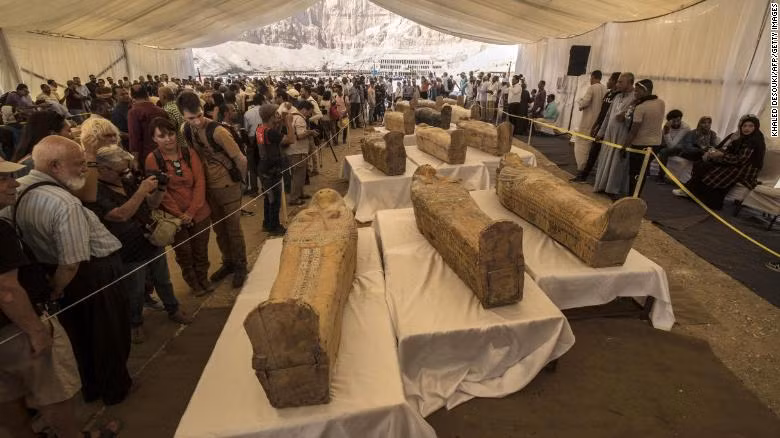 30 quan tài sẽ được các chuyên gia phục hồi và chuyển tới trưng bày tại Bảo tàng đại Ai Cập dự kiến khai trương tại kim tự tháp Giza vào năm 2020.