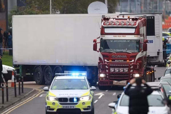 Tiet lo soc cua nguoi dan ong Ha Tinh cuoc mang song bam container den Anh-Hinh-3