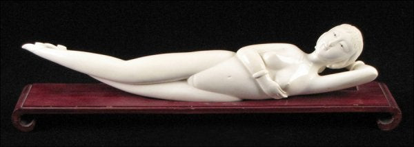 Những con búp bê thường được chạm khắc từ ngà voi. Thỉnh thoảng, chúng được làm từ ngọc bích, hổ phách, đồng hay gỗ.