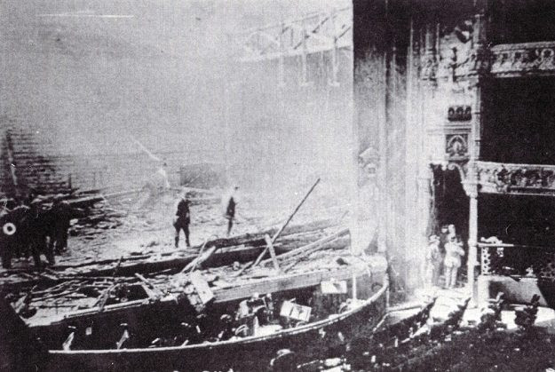 Tuy nhiên, hai ngày sau vụ hỏa hoạn, các nhân viên dọn dẹp khu vực dưới sân khấu của nhà hát bị cháy thì bất ngờ tìm thấy một thi thể khác mặc quần áo giống hệt Lafayette Vĩ đại.