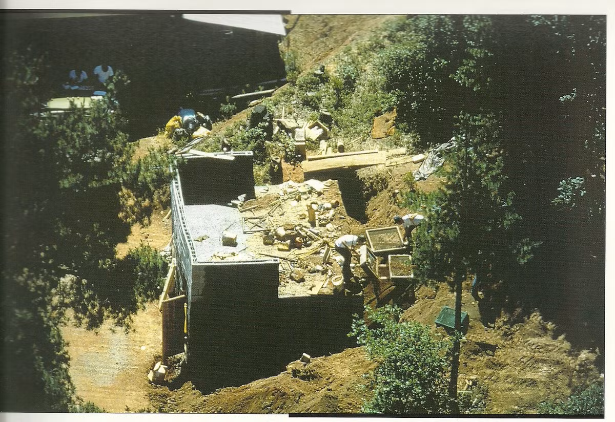 Tại căn hầm này, hai tên tội phạm cố "tẩy não" nạn nhân để biến họ thành nô lệ tình dục tự nguyện của mình. Không những vậy, Charles Ng và Leonard Lake còn tra tấn, quay lại cảnh cưỡng hiếp nạn nhân. Sau cùng, chúng sát hại và chôn nạn nhân trong mộ tập thể.