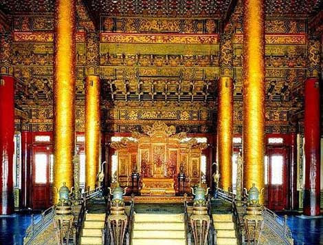 Người thứ ba mất mạng sau khi ngồi lên ghế rồng quyền lực là thủ lĩnh đứng đầu Liên quân 8 nước Waldersee. Sau khi liên quân 8 nước vào xâm chiếm Trung Quốc, Waldersee hiếu kỳ muốn thử cảm giác được ngồi trên ngai vàng như thế nào. Do vậy, ông đã ngồi lên ngai vàng.