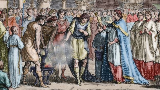 Nếu là người vợ chung thủy thì họ sẽ không có bất cứ vết bỏng nào trên cơ thể sau 3 ngày thực hiện thử thách. Người ta tin rằng Chúa bảo vệ và chữa lành vết thương do lửa cho những người vợ thủy chung son sắt với chồng.