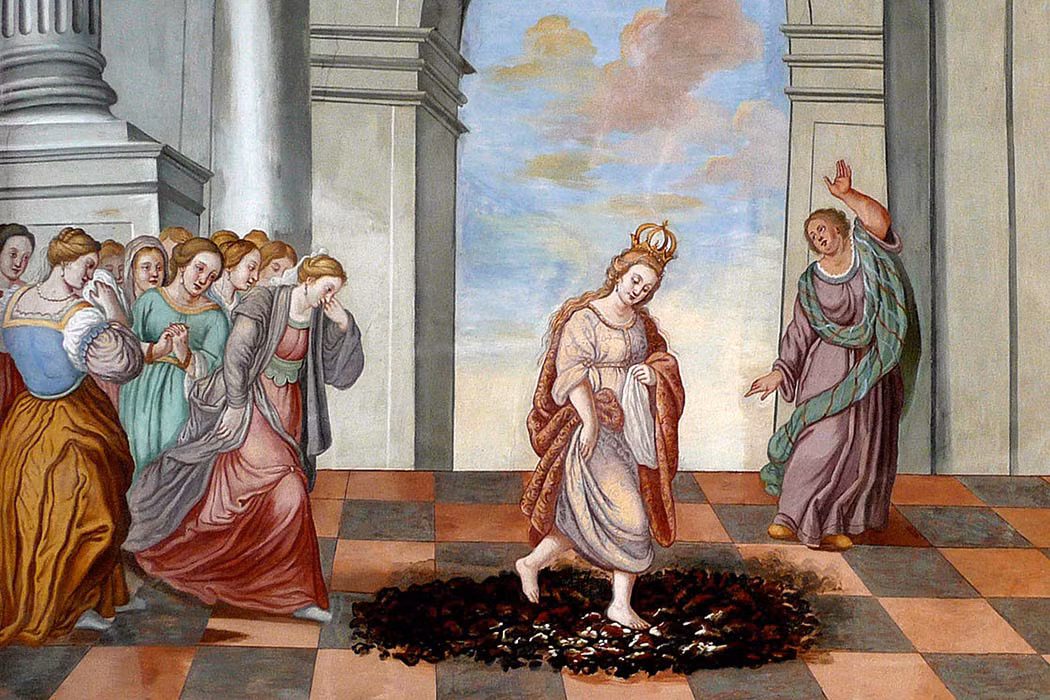 Thử thách bằng lửa chủ yếu được dùng để kiểm tra phụ nữ bị cáo buộc ngoại tình. Nghi phạm sẽ phải thực hiện thử thách đi bộ 9 bước trên than nóng đỏ.