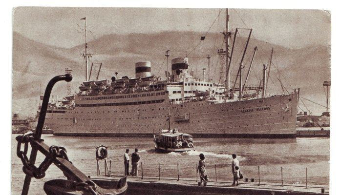 Buổi tối ngày hôm ấy, nhiều hành khách đang khiêu vũ trên tàu thì đột nhiên xảy ra thảm kịch. Tàu chở hàng Pyotr Vasev đi vào cảng và hướng về phía tàu chở khách Đô đốc Nakhimov.