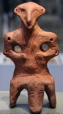 Người Vinca là những người đi đầu trong nhiều lĩnh vực so với các nền văn minh cùng thời khiến công chúng hoài nghi có thể họ được người ngoài hành tinh truyền dạy kiến thức tiên tiến nên mới đạt được những thành tựu trên.