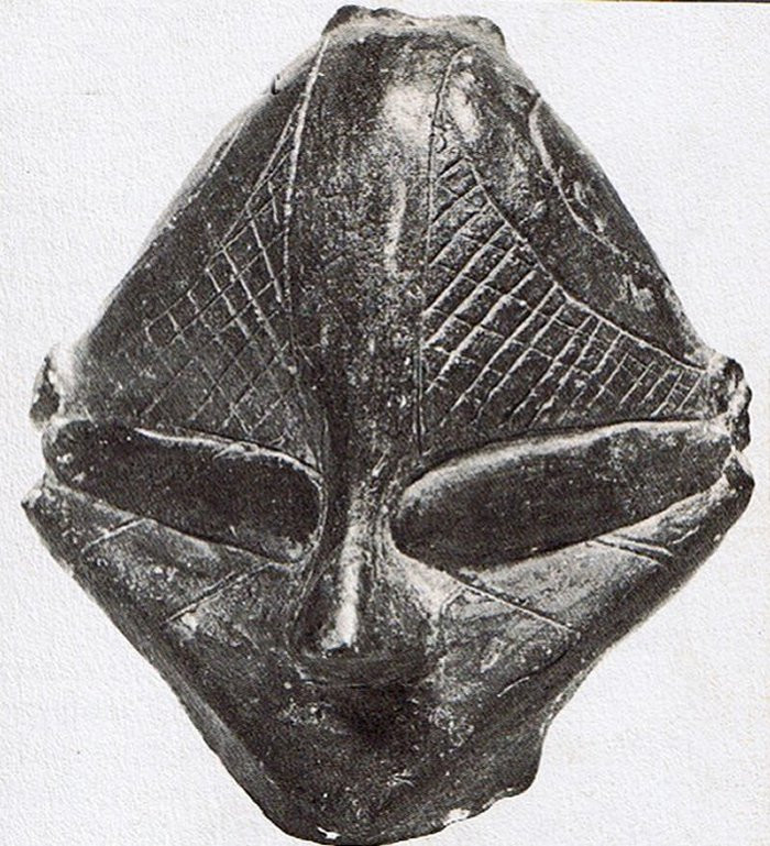 Điều này khiến một số chuyên gia hoài nghi bức tượng khắc họa hình ảnh người ngoài hành tinh.