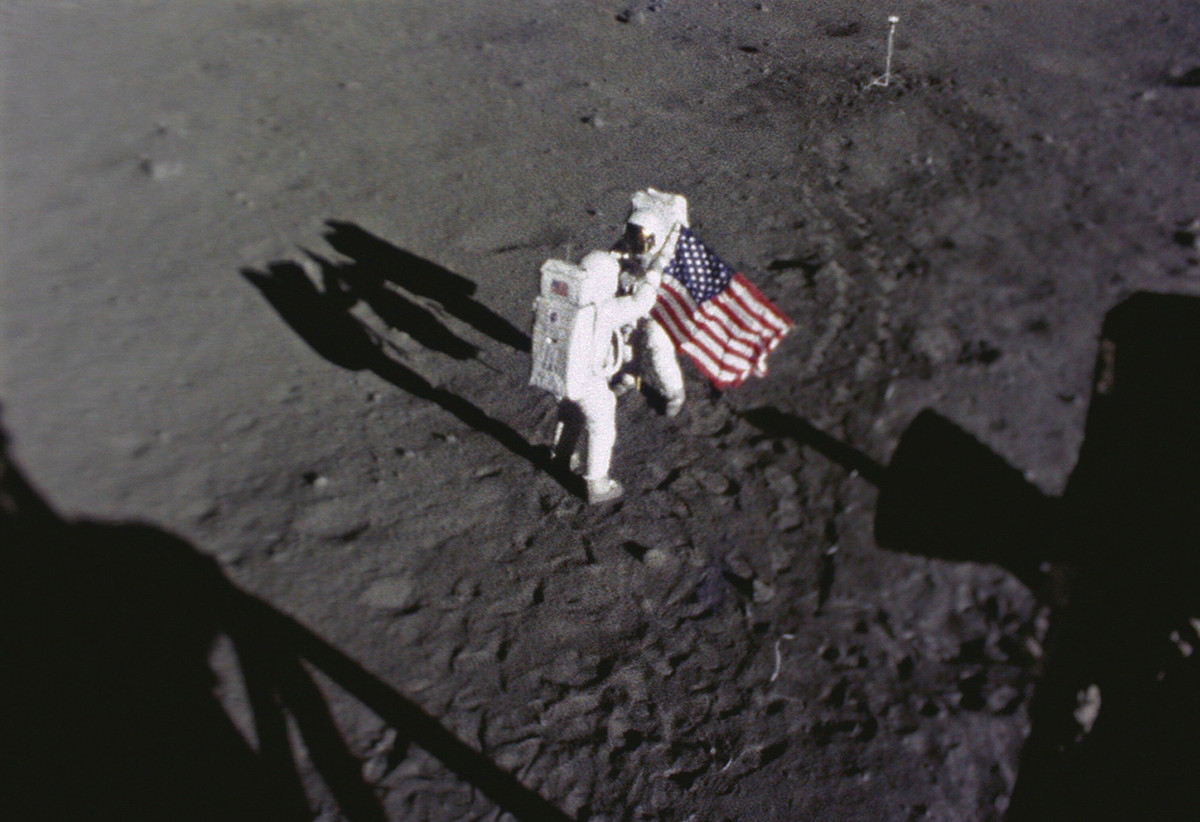 Trong nhật ký của Tướng Nikolai Kamanin có nhắc đến cuộc gặp gỡ với phi hành gia Frank Borman của NASA trong chuyến thăm Moscow ngày 5/7/1969.