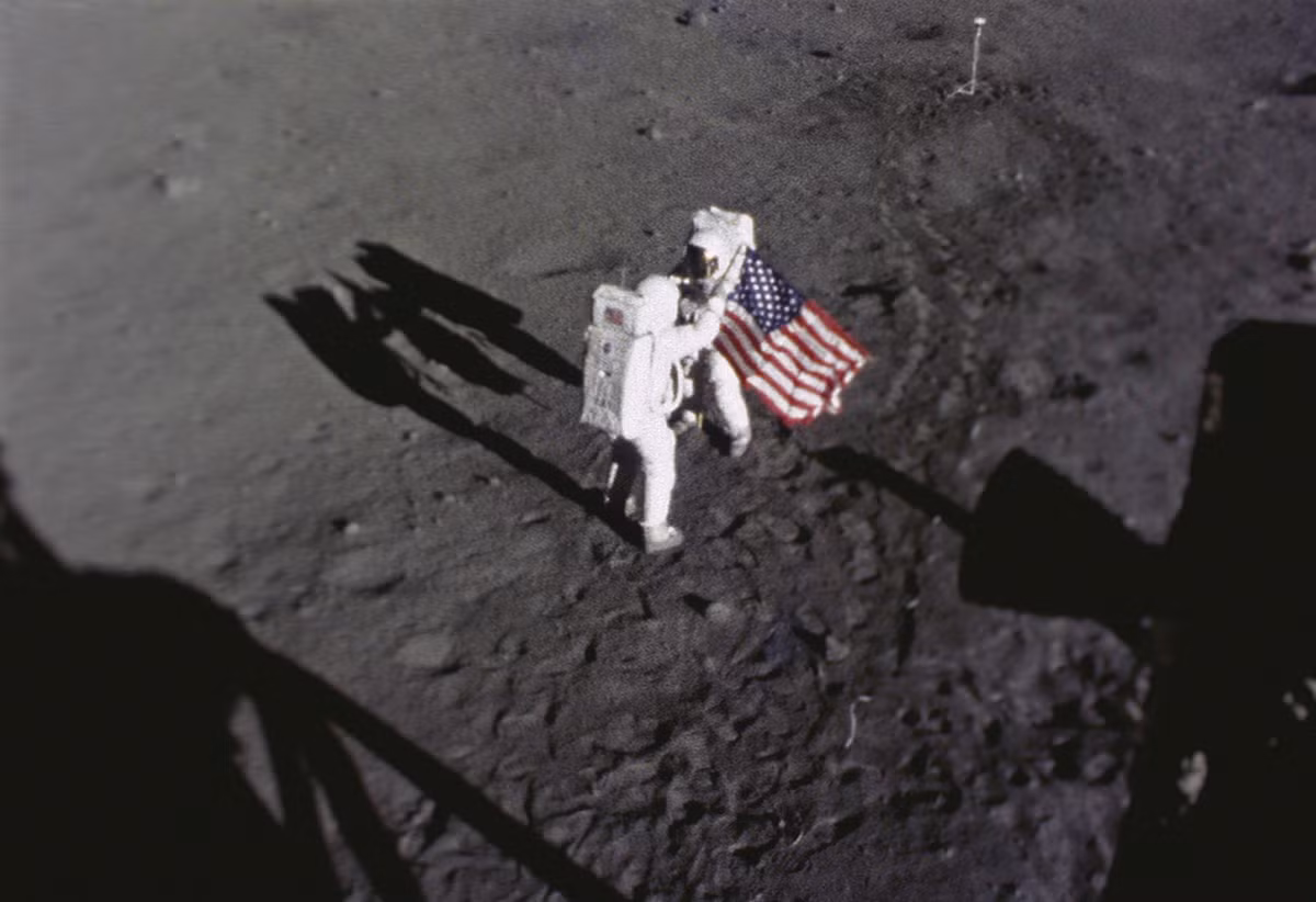 Trong nhật ký của Tướng Nikolai Kamanin có nhắc đến cuộc gặp gỡ với phi hành gia Frank Borman của NASA trong chuyến thăm Moscow ngày 5/7/1969.