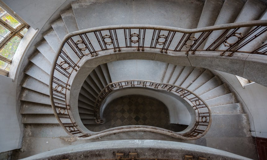 Đến năm 1994, Nga rời khỏi khu căn cứ quân sự này và mang theo mọi đồ đạc, trang thiết bị.