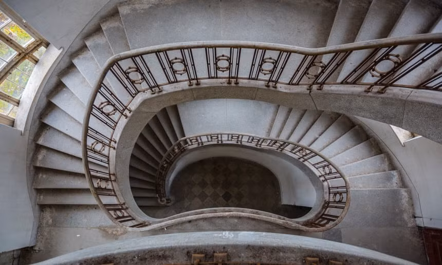 Đến năm 1994, Nga rời khỏi khu căn cứ quân sự này và mang theo mọi đồ đạc, trang thiết bị.