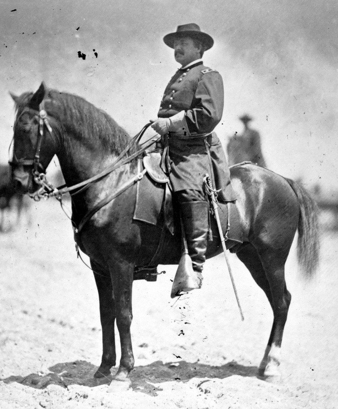 Cơ thể tướng Ulysses S. Grant và con ngựa được “mượn” từ bức ảnh chụp tướng Alexander McDowell McCook