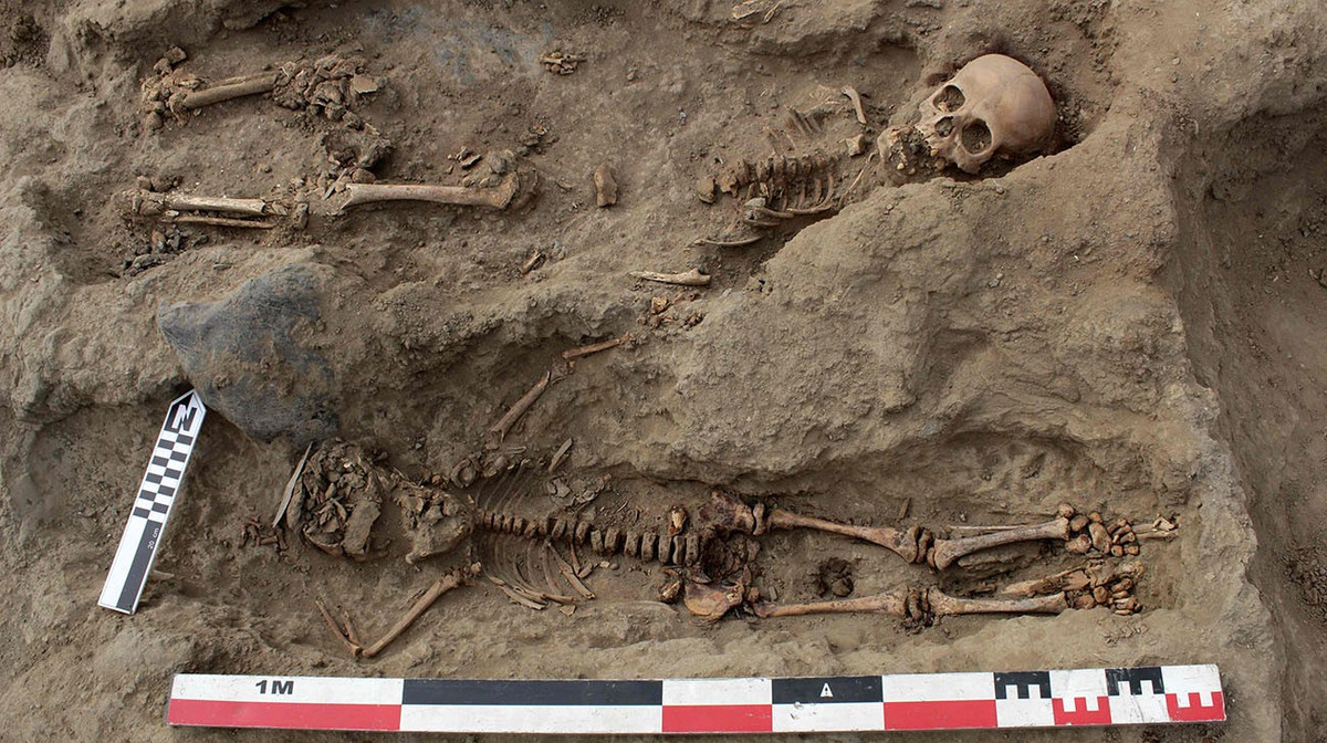 Nền văn minh này kéo dài dọc bờ biển Peru tới Ecuador nhưng biến mất vào năm 1475 sau khi bị đế chế Inca thu phục. Về sau, vùng đất của người Chimu rơi vào tay những người chinh phục đến từ Tây Ban Nha.