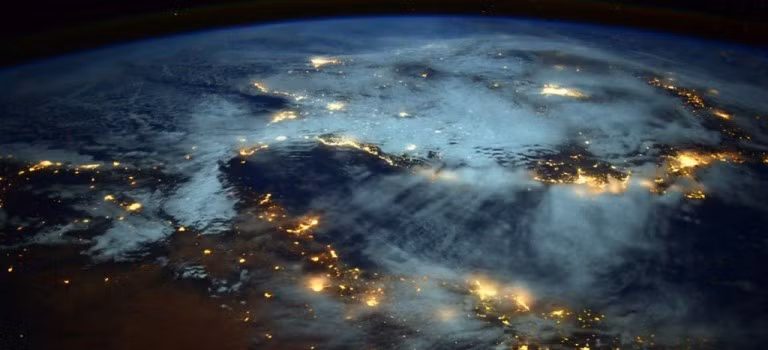 Khi điều này xảy ra, con người tiếp tục sống chỉ mục đích duy nhất là đảm bảo những yếu tố cần thiết cho trí tuệ thông minh nhân tạo tồn tại.