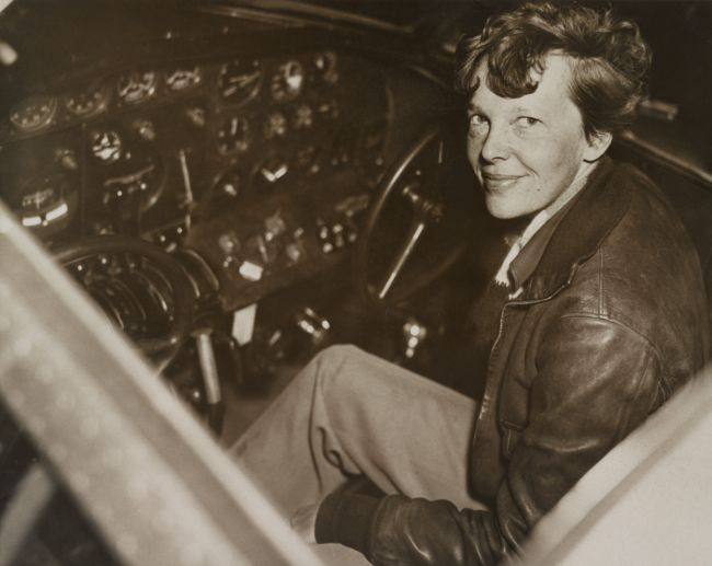 Cách đây 82 năm, máy bay chở Amelia Earhart và hoa tiêu Fred Noonan mất tích khi thực hiện chuyến bay đầu tiên vòng quanh thế giới.