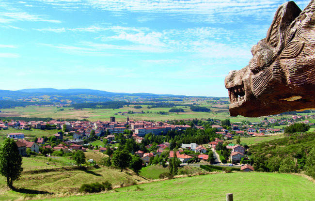 Thế nhưng, chỉ vài tháng sau, con quái vật bí ẩn lại tiếp tục gây án. Lần này, nó được mô tả là một người sói có thể đứng và đi lại trên 2 chân.