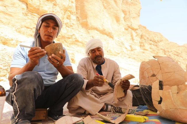 Theo các chuyên gia, 2 xác ướp mới được tìm thấy không được chôn cất trong ngôi mộ nào.