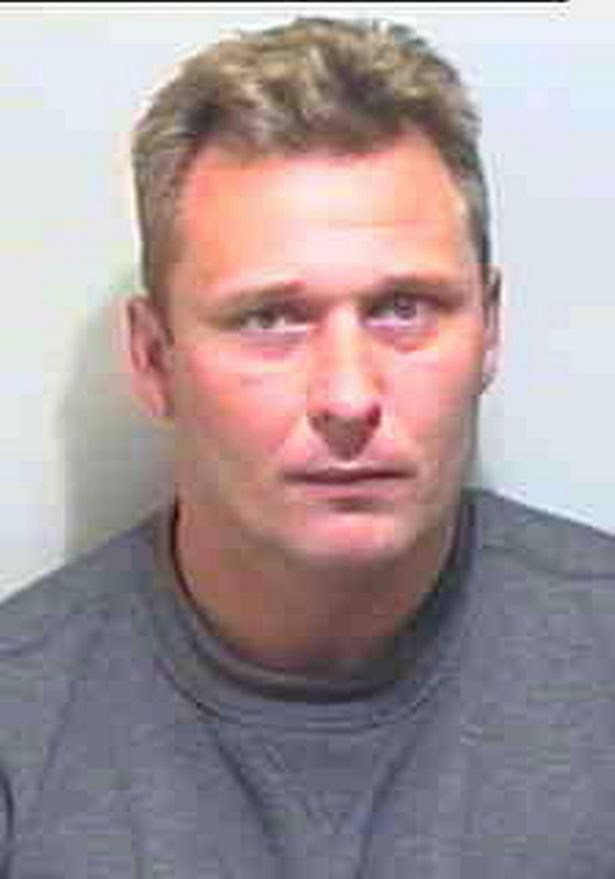 Sở dĩ Wacker (trong ảnh) có hành động như vậy đối với 60 người nhập cư trái phép đến từ Trung Quốc là để tránh bị các quan chức ở cảng phát hiện ra điểm bất thường. Chính vì vậy, nguồn ôxy bị cắt nên tính mạng của 60 người đến từ Trung Quốc muốn nhập cư trái phép vào Anh.