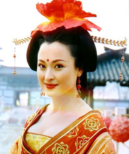 Duong Quy Phi da lam gi de “buc” vong 1 cang tran, me hoac quan vuong