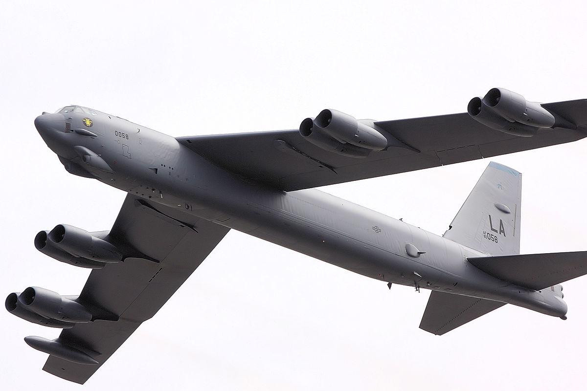 Trước khi B-52 thực hiện chuyến bay cuối, sĩ quan thanh tra kiểm tra toàn bộ khí tài trên chiếc oanh tạc cơ vốn mang theo 12 tên lửa hành trình mang đầu đạn hạt nhân.