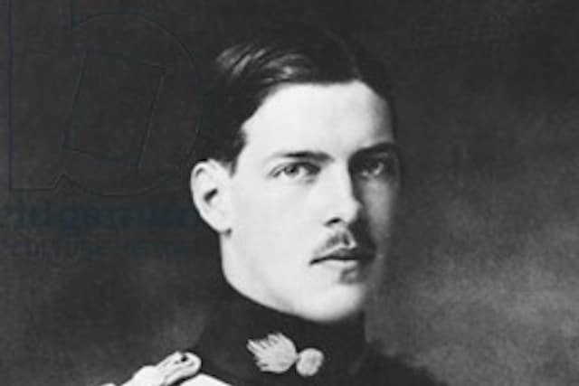 Sinh năm 1893, nhà vua Hy Lạp Alexander là con trai của ông hoàng Constantine I và Nữ hoàng Sophia.