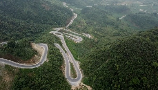 Theo du khách nước ngoài, cung đường ở đèo Mã Pí Lèng khá hiểm trở nhưng cũng vô cùng hấp dẫn.