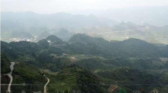 Khi đặt chân đến Mã Pí Lèng, nhiều du khách không khỏi choáng ngợp trước không gian núi rừng hùng vỹ trùng điệp của thiên nhiên nơi đây.