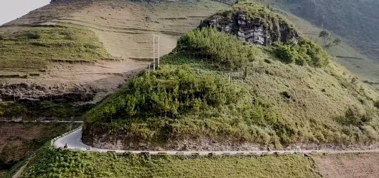 Tháng 6 - 8 hàng năm được du khách quốc tế đánh giá là thời gian đẹp nhất để khám phá Mã Pì Lèng.