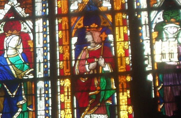 Charles II được biết đến với biệt danh là Charles Xấu xa. Sở dĩ ông hoàng này có biệt danh như vậy là vì ông phản bội các nước đồng minh, luôn tìm cách đạt được lợi ích khi Anh và Pháp xảy ra cuộc Chiến tranh Trăm Năm giữa Anh và Pháp.