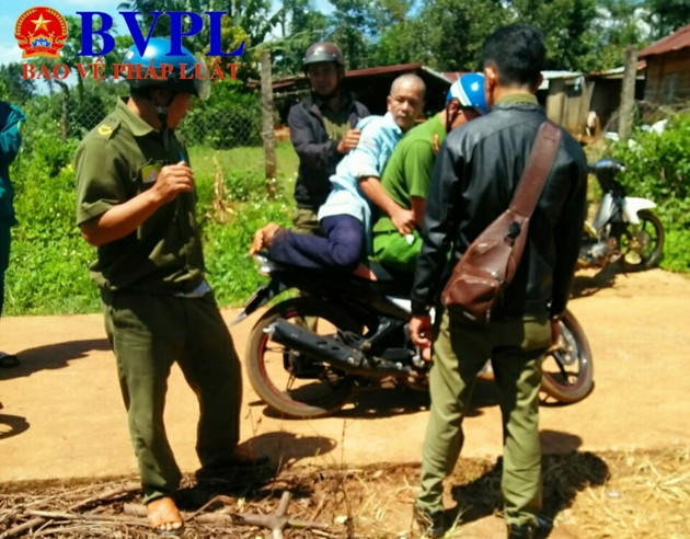 Chong cu lay dao dam vo cu nguy kich vi hen ho voi nguoi khac