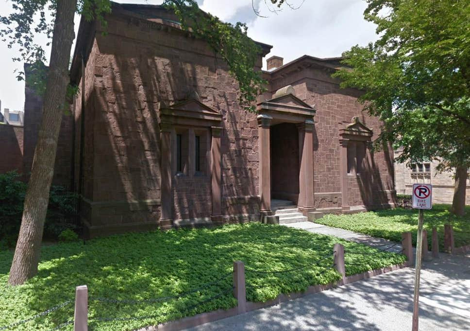 Hội kín này rất có uy tín khi quy tụ các thành viên là những tinh anh của xã hội như một số Tổng thống, ông chủ ngân hàng ở phố Wall, người đứng đầu các cơ quan tư pháp hay nhà sáng lập CIA.