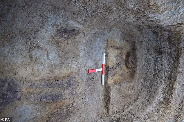 Canh tuong kinh hoang ben trong “ngoi mo cua linh hon” 1.400 tuoi