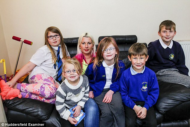 Theo các chuyên gia, ngay từ khi chào đời, Olivia thiếu nhiễm sắc thể số 6 trong gen. Kết quả là bé gái này không có cảm nhận về đau, đói và có thể không ngủ suốt 3 ngày liên tục mà không thấy mệt mỏi.