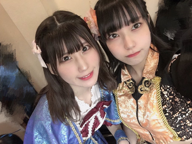 Tuy danh tiếng chưa nổi bật, Ena Matsuoka vẫn có được lượng fan nhất định. Trong những buổi diễn ở sự kiện lớn, cô thường giao lưu và chụp hình cùng các thành viên nhóm nhạc khác. Cô được nhận xét thân thiện, quảng giao.