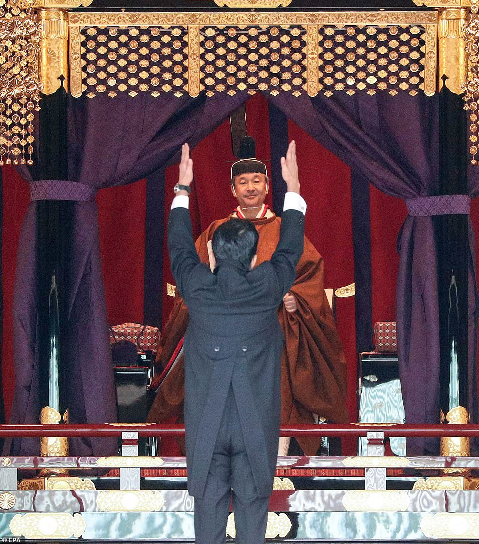 Ba báu vật này đại diện cho sự vương giả và tượng trưng cho tính hợp pháp của hoàng đế.