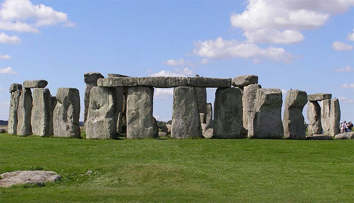 Bãi đá cổ Stonehenge nằm ở Wiltshire, nước Anh hấp dẫn giới khảo cổ và du khách. Cho đến nay, giới chuyên gia vẫn chưa thể giải mã người xưa tạo ra kiến trúc này với mục đích gì.